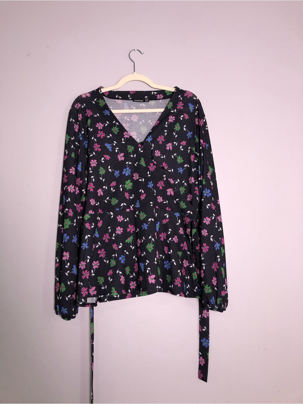 Boohoo Black Floral V-Neck Tie-Waist Blouse